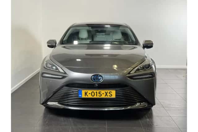 Toyota Mirai (2021) thumbnail 4