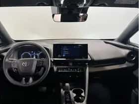 Toyota C-HR (2025) thumbnail 2