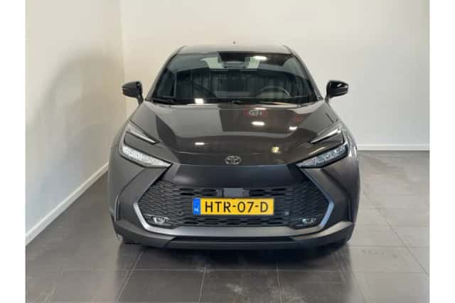 Toyota C-HR (2025) thumbnail 3