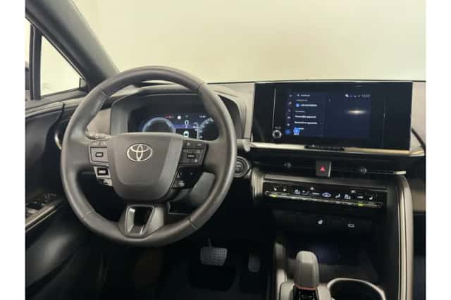 Toyota C-HR (2025) thumbnail 4