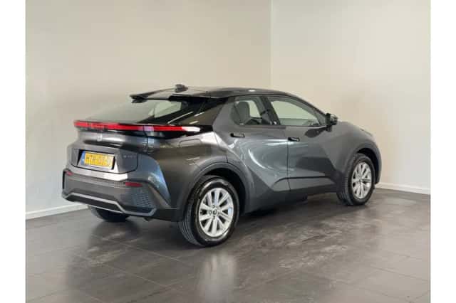 Toyota C-HR (2025) thumbnail 6