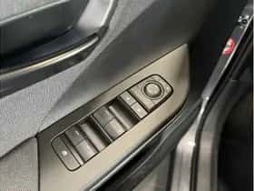 Toyota C-HR (2025) thumbnail 10