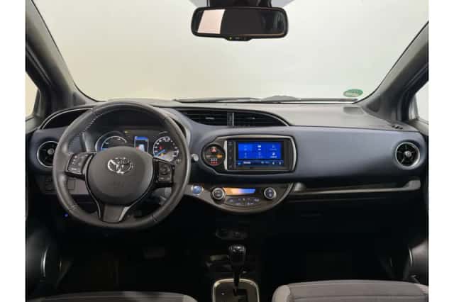 Toyota Yaris (2019) thumbnail 2