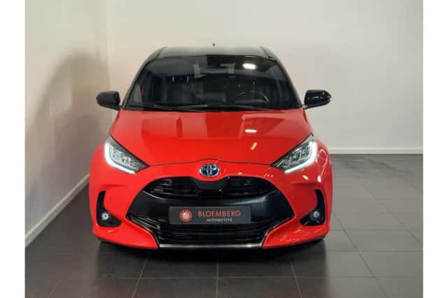 Toyota Yaris (2020) thumbnail 3