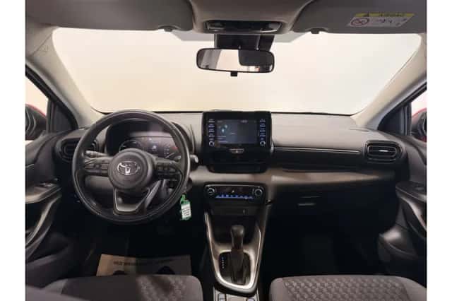 Toyota Yaris (2022) thumbnail 2