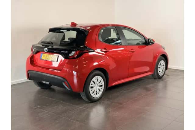 Toyota Yaris (2022) thumbnail 3