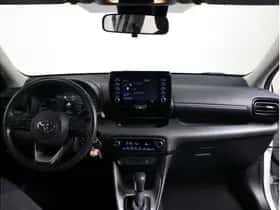 Toyota Yaris (2021) thumbnail 2