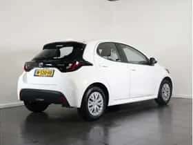 Toyota Yaris (2021) thumbnail 3