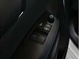 Toyota Yaris (2021) thumbnail 9