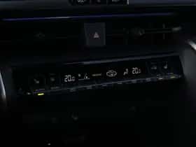 Toyota C-HR (2024) thumbnail 18