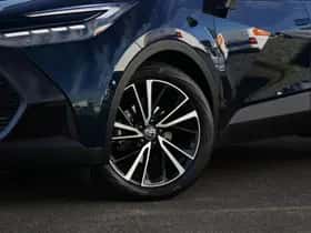 Toyota C-HR (2024) thumbnail 3