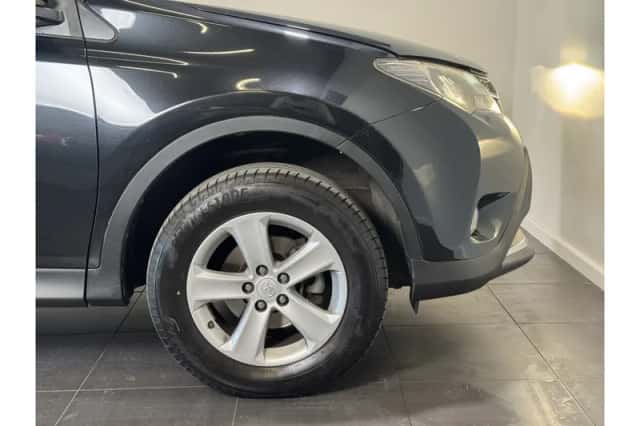 Toyota RAV4 (2014) thumbnail 4