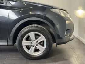 Toyota RAV4 (2014) thumbnail 4