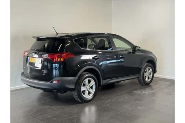 Toyota RAV4 (2014) thumbnail 5
