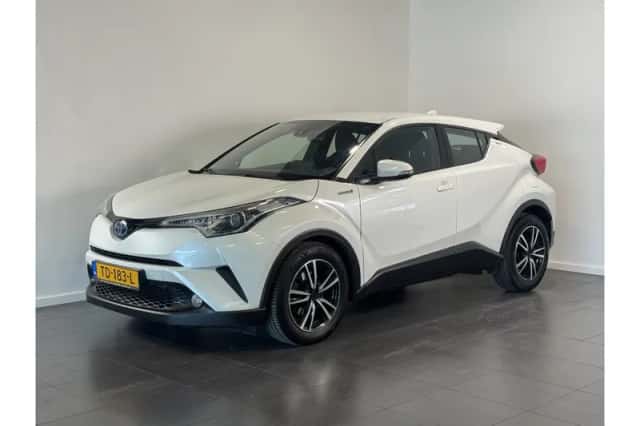 Toyota C-HR (2018) thumbnail 1