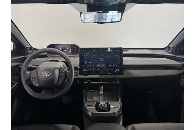 Toyota bZ4X (2026) thumbnail 2