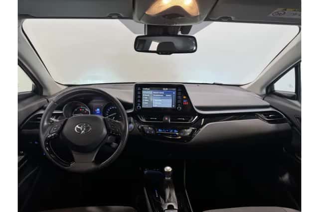 Toyota C-HR (2021) thumbnail 2