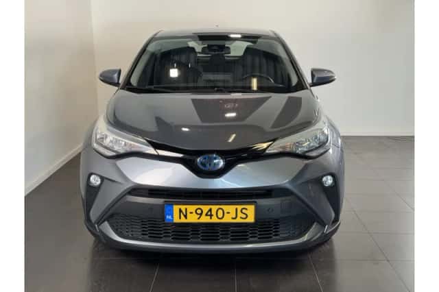 Toyota C-HR (2021) thumbnail 3