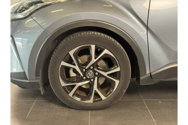 Toyota C-HR (2021) thumbnail 4