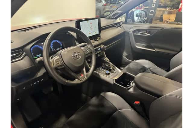 Toyota RAV4 (2024) thumbnail 6