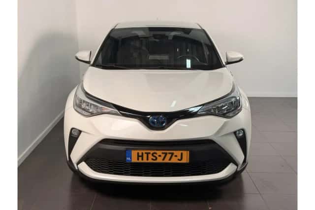Toyota C-HR (2021) thumbnail 4