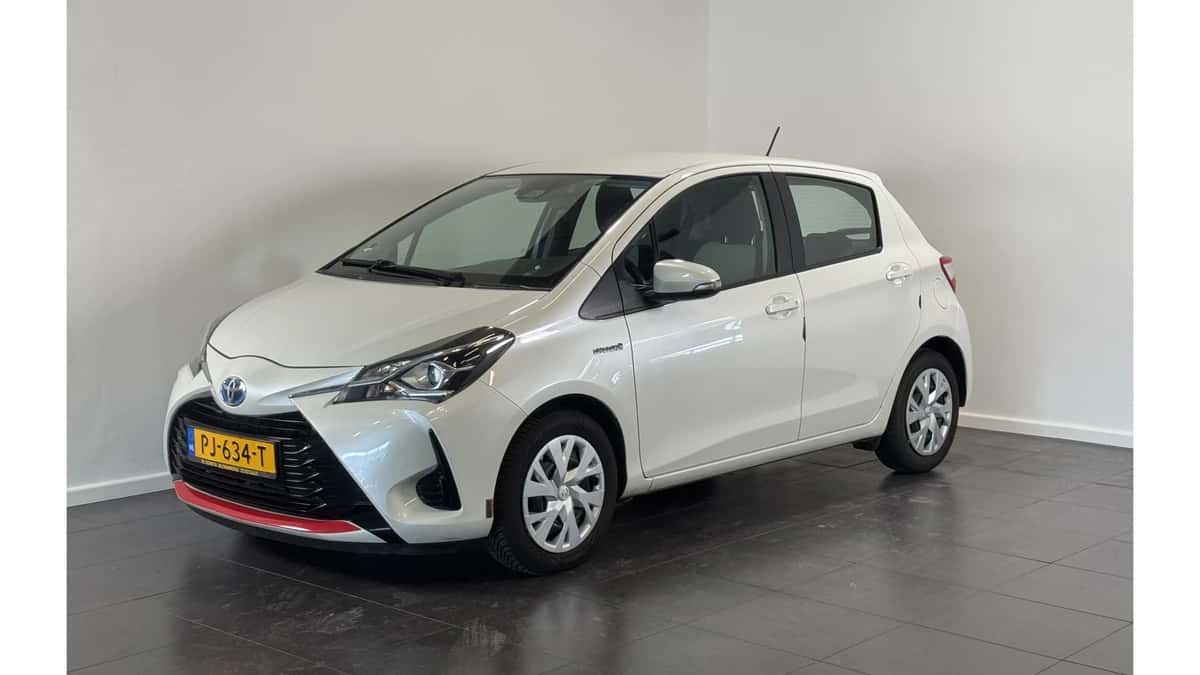 Toyota Yaris (2017) — foto 1