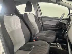 Toyota Yaris (2017) thumbnail 4