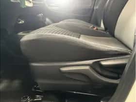 Toyota Yaris (2017) thumbnail 9