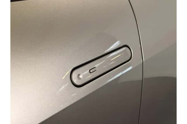 Toyota C-HR (2024) thumbnail 4