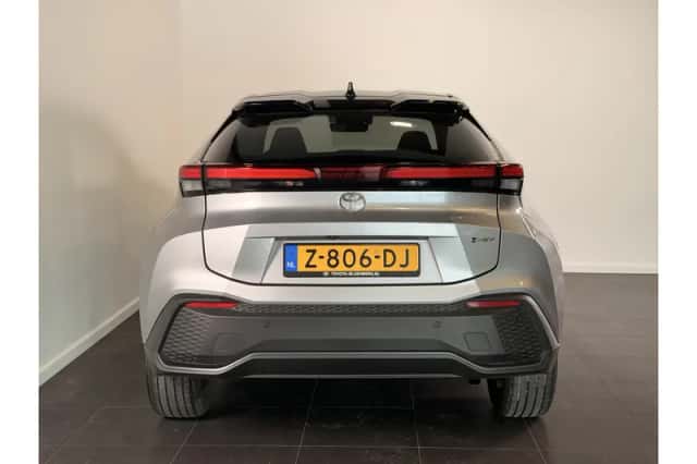 Toyota C-HR (2024) thumbnail 5