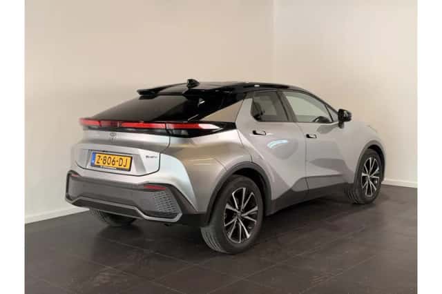 Toyota C-HR (2024) thumbnail 6