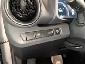 Toyota C-HR (2024) thumbnail 8