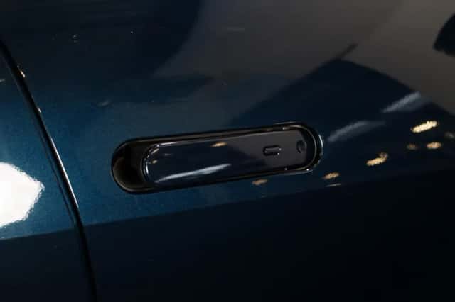 Toyota C-HR (2025) thumbnail 6