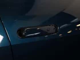 Toyota C-HR (2025) thumbnail 7