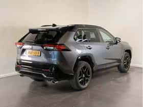 Toyota RAV4 (2025) thumbnail 2