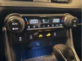 Toyota RAV4 (2025) thumbnail 16