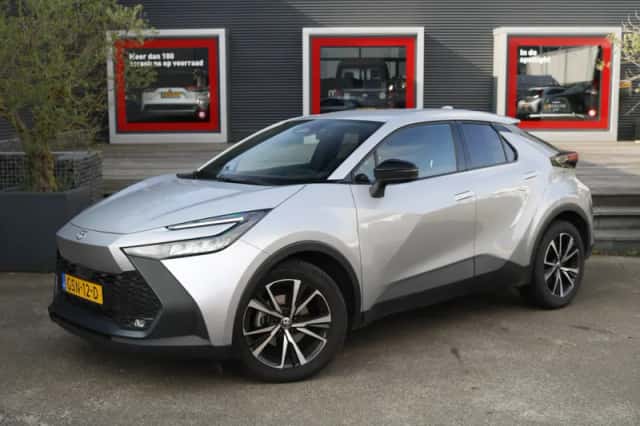 Toyota C-HR (2024) thumbnail 1