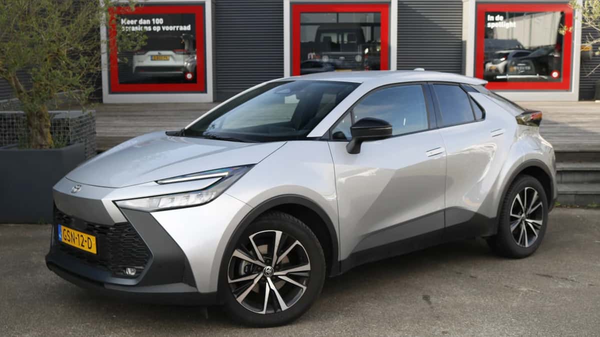 Toyota C-HR (2024) — foto 1