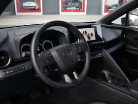 Toyota C-HR (2024) thumbnail 12