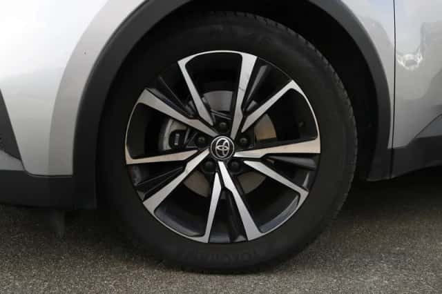 Toyota C-HR (2024) thumbnail 3