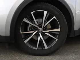 Toyota C-HR (2024) thumbnail 3