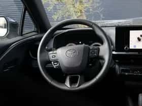 Toyota C-HR (2024) thumbnail 23