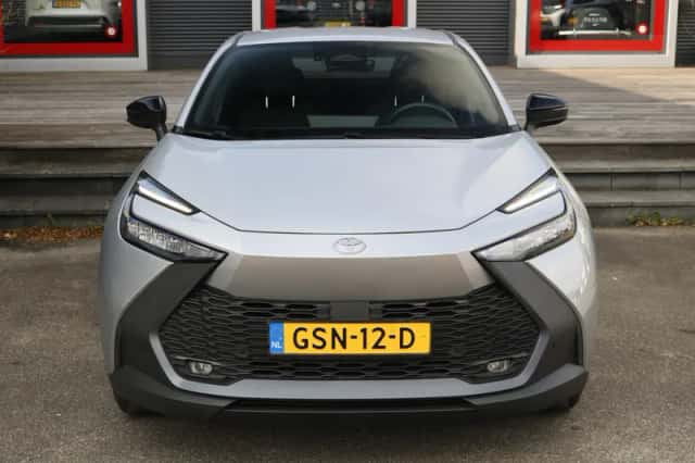 Toyota C-HR (2024) thumbnail 5