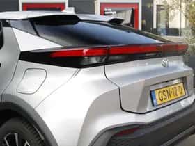 Toyota C-HR (2024) thumbnail 8