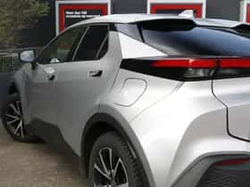 Toyota C-HR (2024) thumbnail 9