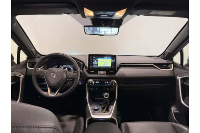 Toyota RAV4 (2022) thumbnail 2