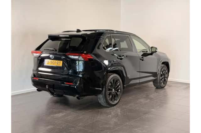 Toyota RAV4 (2022) thumbnail 3