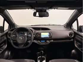 Toyota Yaris (2017) thumbnail 2
