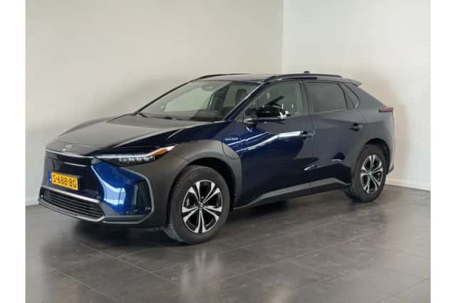 Toyota bZ4X (2023) thumbnail 1