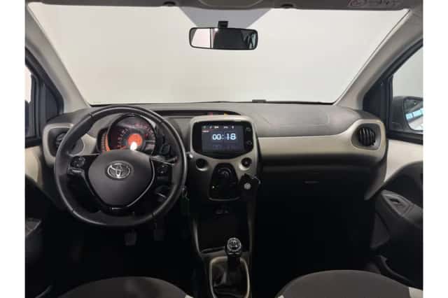 Toyota Aygo (2017) thumbnail 2